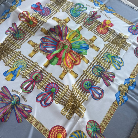HERMES scarf with box - Picture 3 of 5